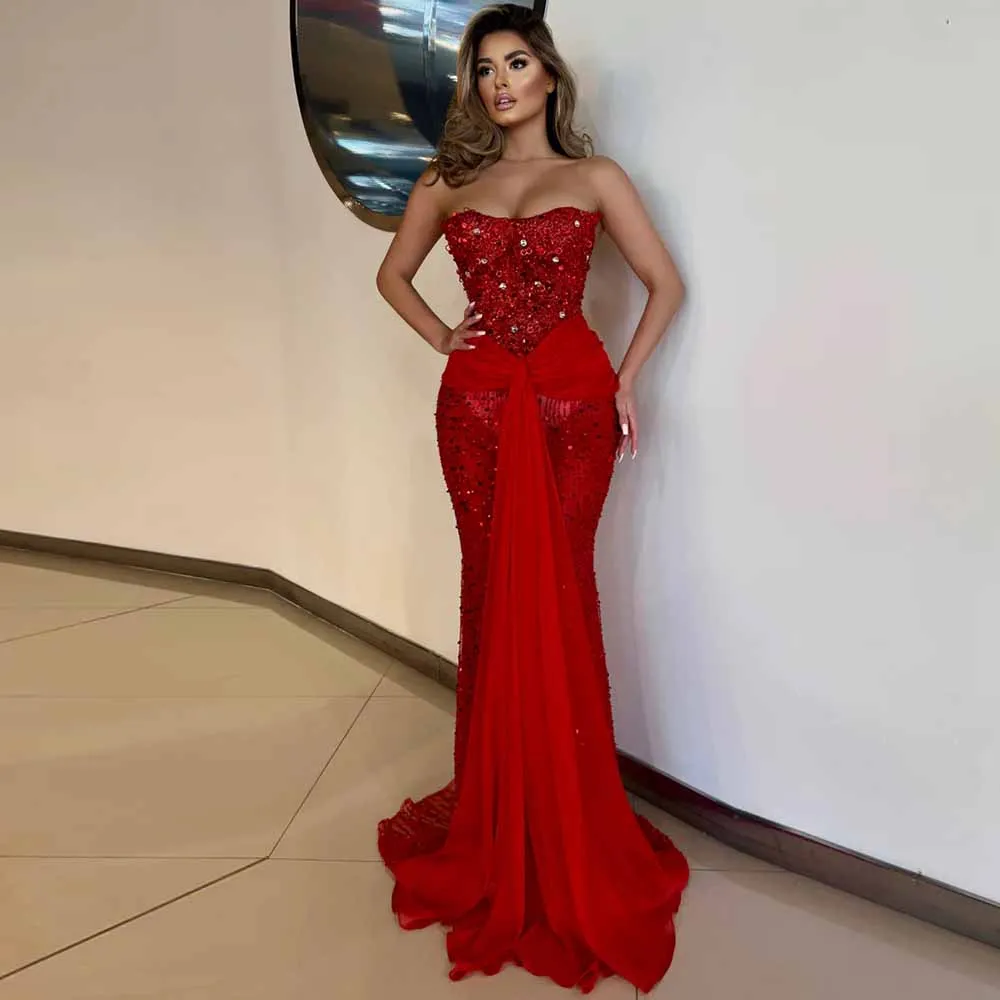 فساتين سهرة نسائية فاخرة 2025 دانتيل حورية البحر/البوق فستان عيد الحب أحمر بدون حمالات ثنيات مطرزة فساتين لحضور الحفلات الموسيقية