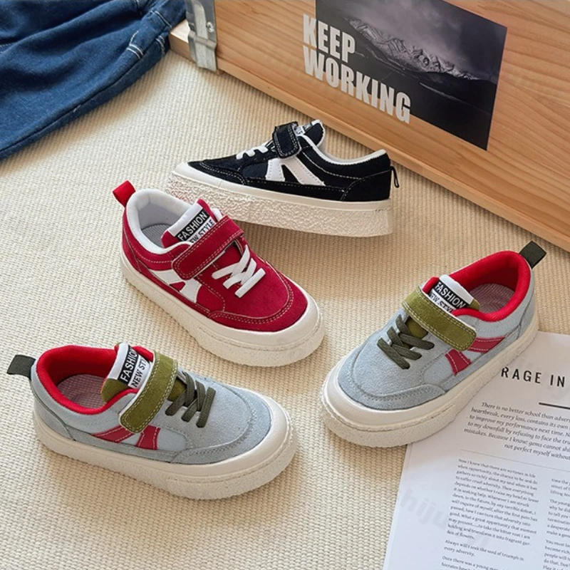 

Детская модная универсальная повседневная спортивная обувь с низким берцем, осень 2024, новые удобные нескользящие массивные кроссовки с цветными блоками для мальчиков