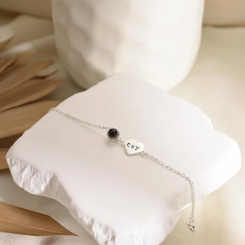 Bracciale con nome personalizzato con braccialetto per proiezione di foto per donna Bracciale con foto a cuore inciso Gioielli commemorativi regalo per migliore amico