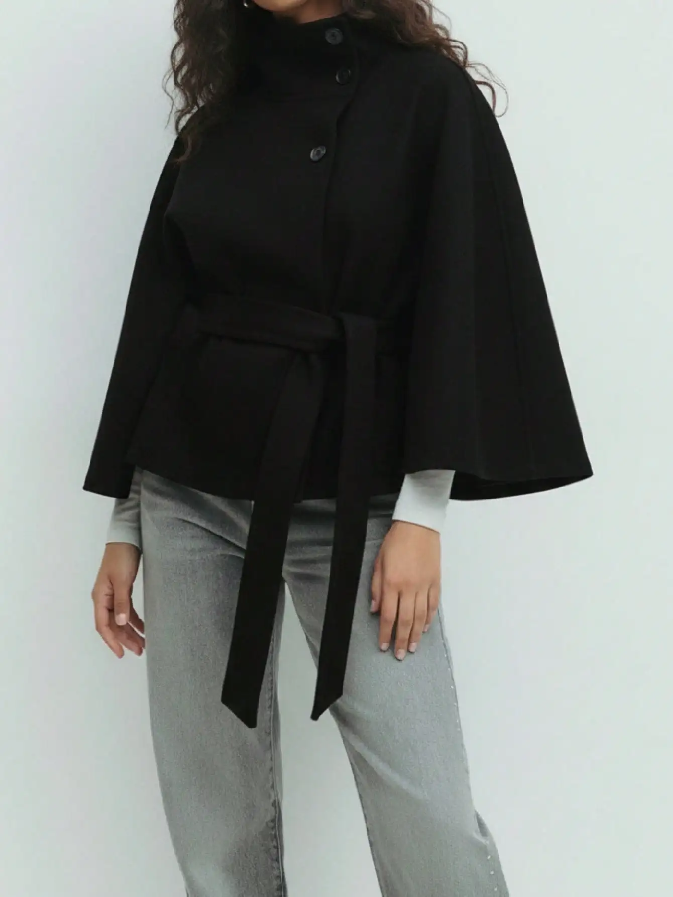 Elegancki damski płaszcz poncho z kapturem i paskiem, jesień/zima