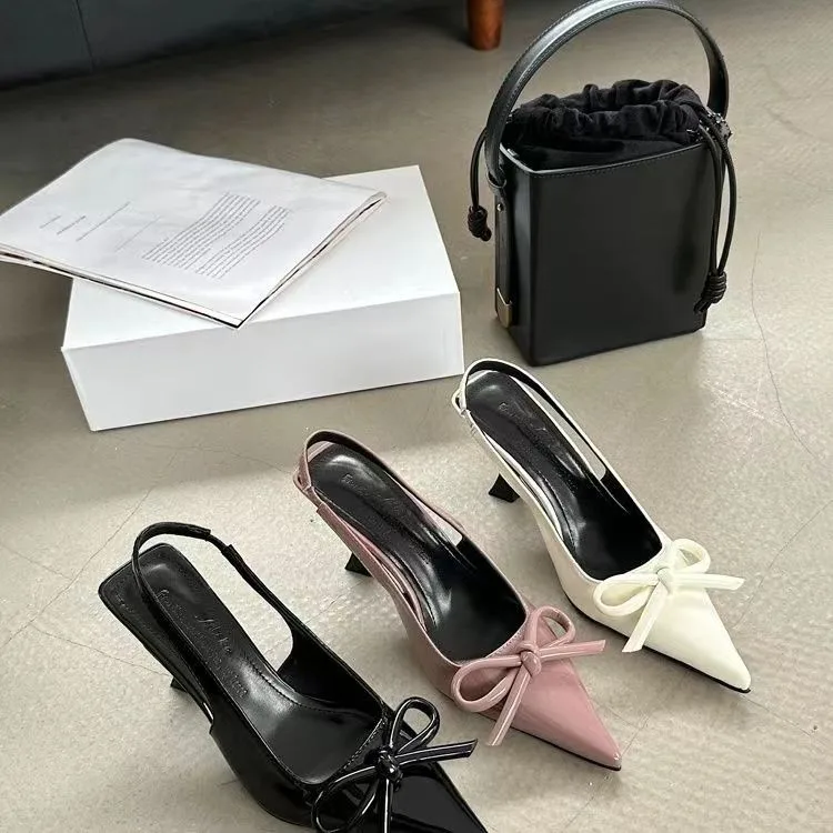 

Женские модные остроконечные босоножки на шпильке. Весенне-летний тренд с бантом. Декоративные нескользящие износостойкие туфли на высоком каблуке.