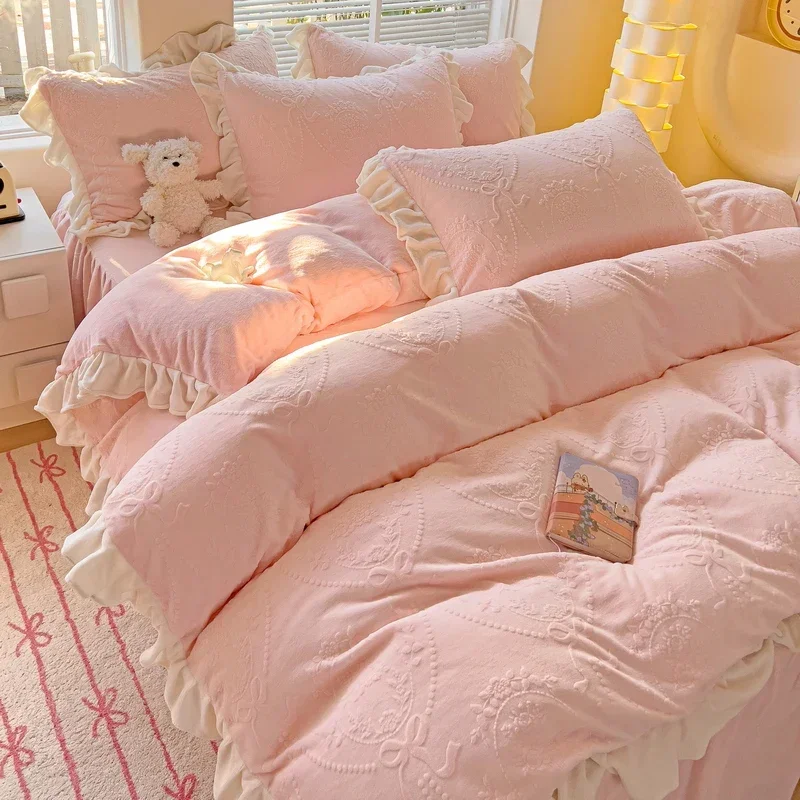 

2024 Warm Carved Milk Fleece Four-piece Winter Thickened Princess Wind Double-sided Fleece Bed Skirt Bed Sheet Bedding