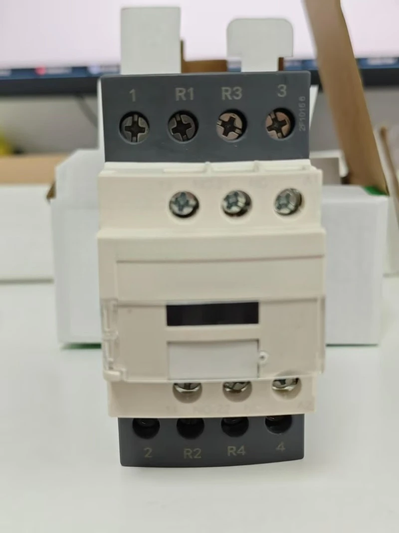 Brand New Original LC1DT40E7C Contactor  4P(4 NO)  AC 1  = 440 V 40 A 48 V AC 50/60 Hz Coil Fast Delivery