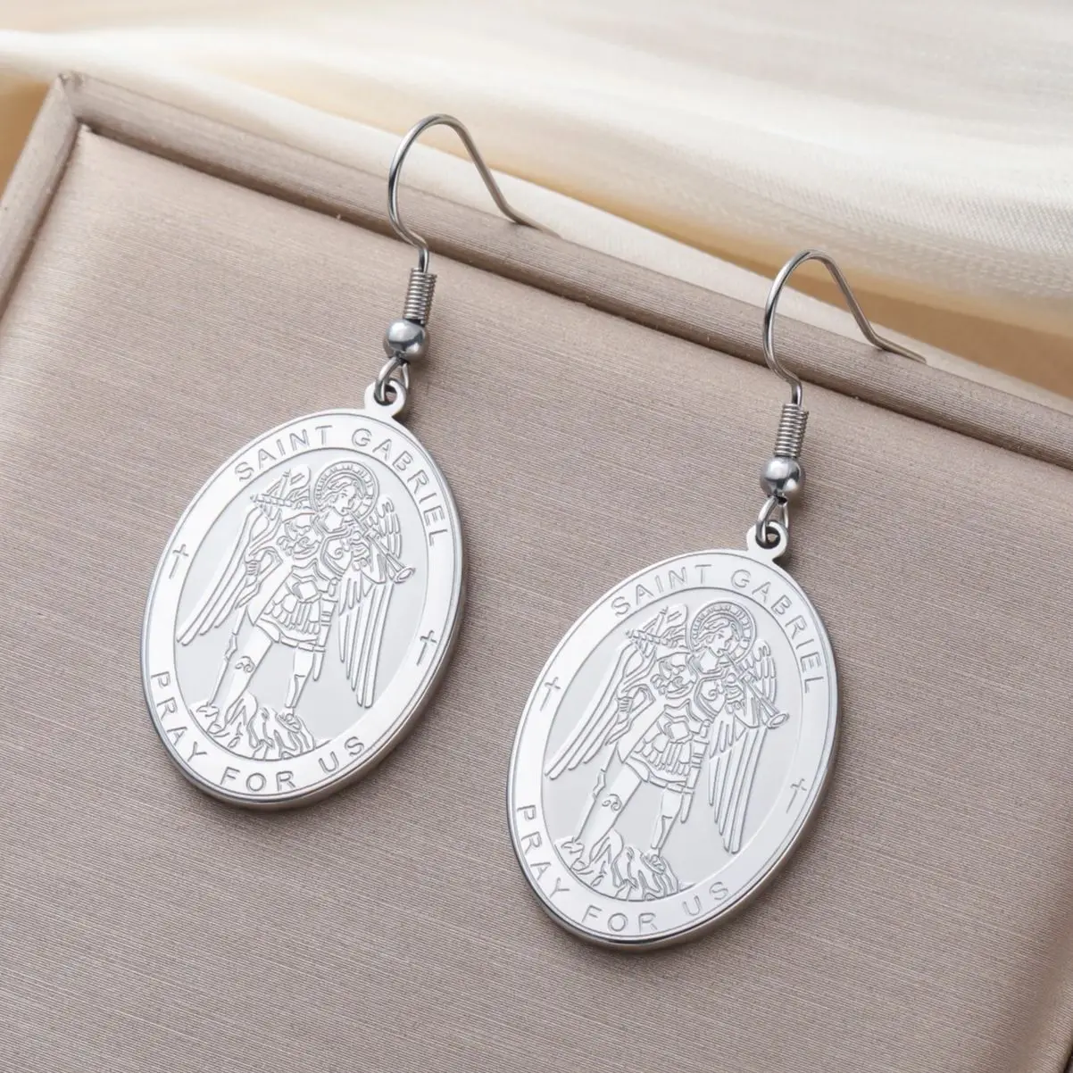 Boucles d'oreilles Archange Gabriel LIKGREAT, bijoux religieux en acier inoxydable, messager de Dieu, annonce, cadeau pour les chrétiens catholiques