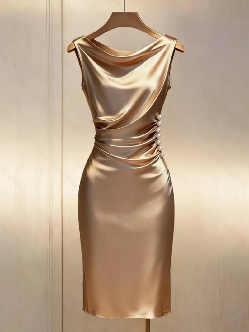 Champagner-Satin Elegantes Bodycon-Gästekleid für Partys, Ärmelloses Sommerkleid mit Raffungen und Perlenknöpfen, Formelles Cocktail- und Date-Kleid – Detail 2