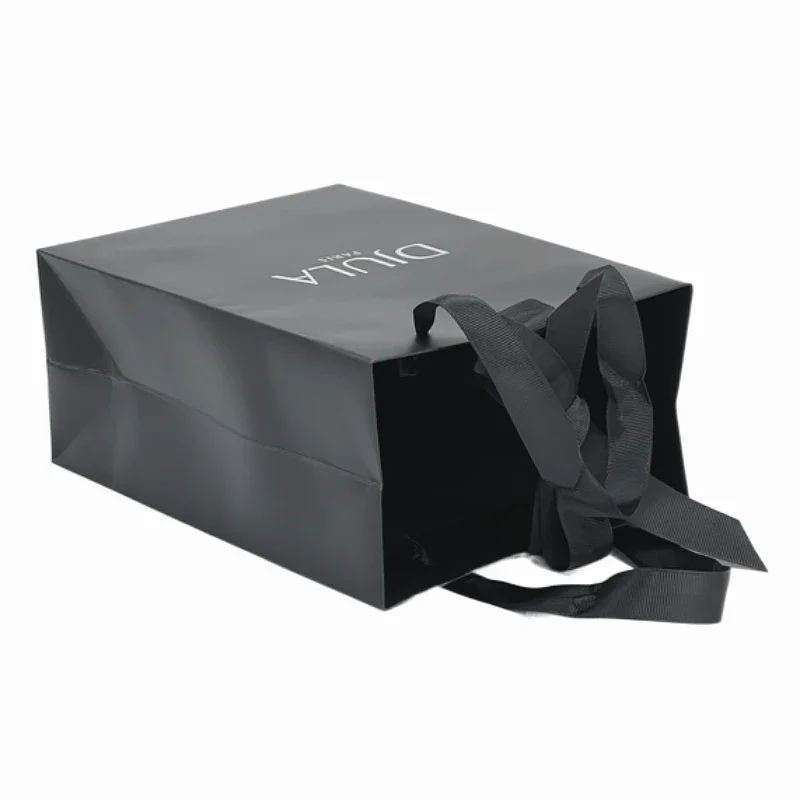 High Quality Craft Paper Bag Black White Printing Logo Luxury Gift Paper Bag Carrying Rope Gift Paper Bag