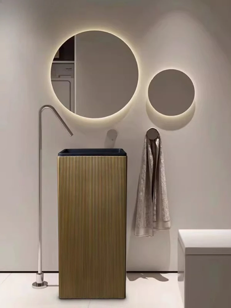 

Напольная тумба-умывальник в скандинавском стиле, золотистая, с интегрированной раковиной, в стиле легкой роскоши