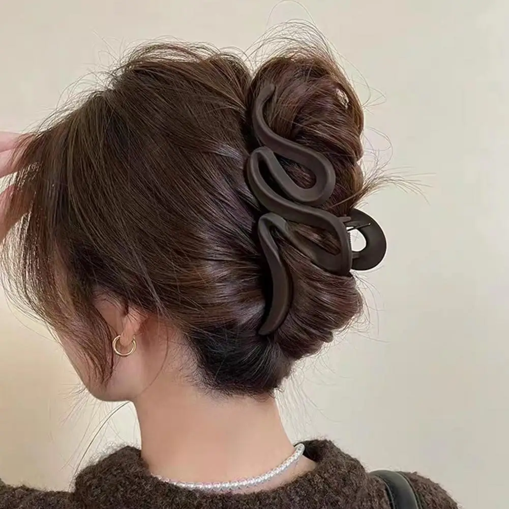 

Snake-shaped Hair Claw Frosted Textures Hair Claw for Strong Grip Snake-shaped Hair Clip for Back Head Shower Clamp Styling Tool