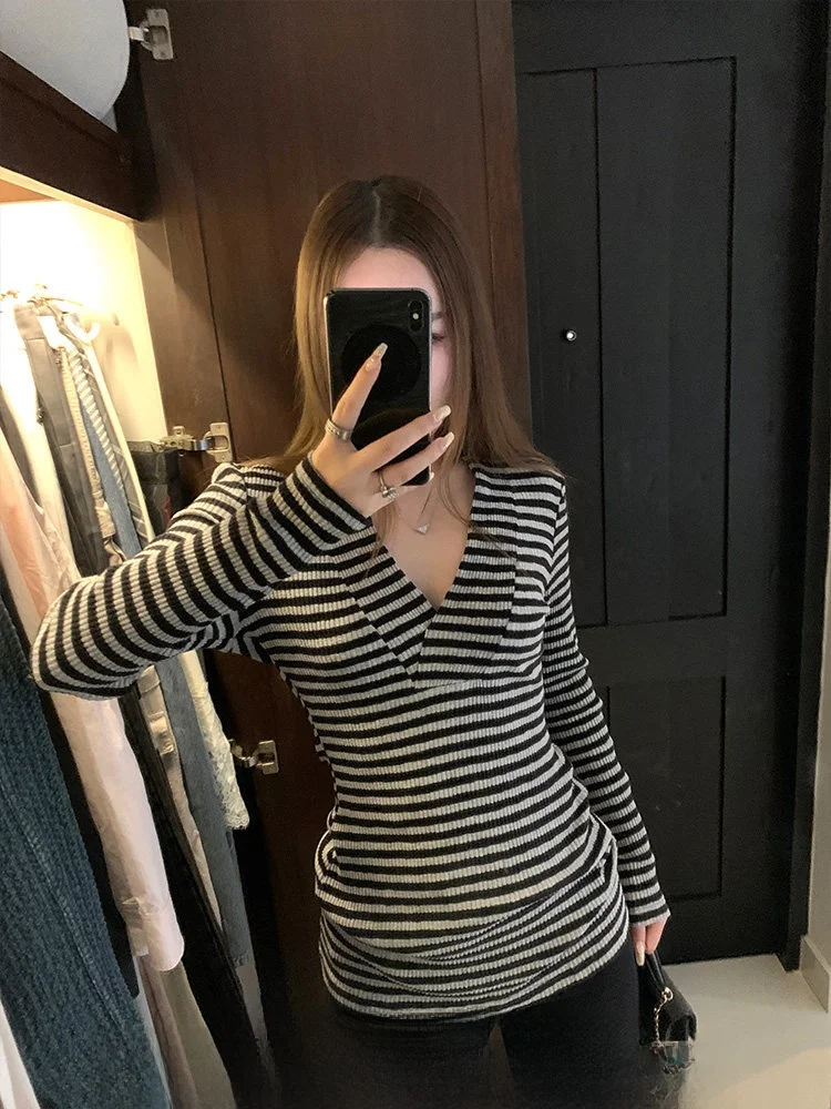 

Ele V-ne Long Sve T-irt Women's Spring Knitted Top Slim Fit Casual Sle Age-defng Striped Pattern