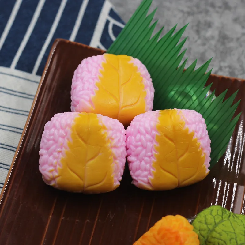 محاكاة السلمون السوشي كرة الأرز نوري غذاء من الأرز نموذج اليابانية مطعم الديكور اطلاق النار الدعائم