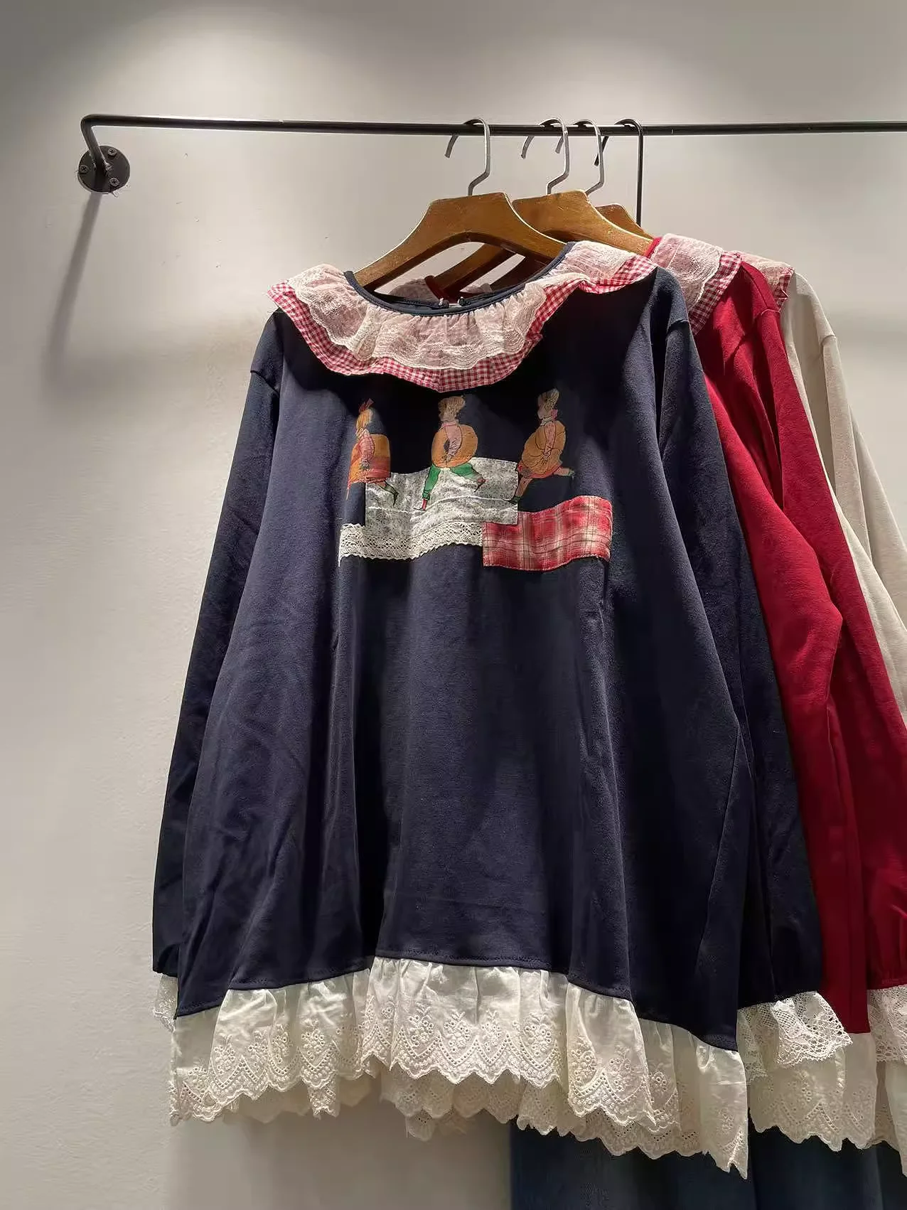 Japanese Mori Girl Beige Blue Red Cartoon Embroidered Long Sleeve Shirt Women Pullover Sweet Lace Patchwork Shirts Cute Clothes