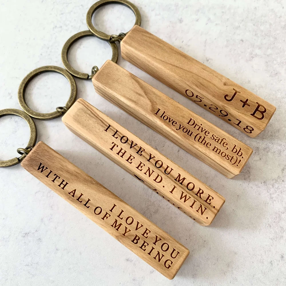 

Custom 1 Pcs Wooden Keychain Unique Anniversary Gift Wedding Wood Welcome Gifts Groomsmen Souvenirs Engagement Party Accessories