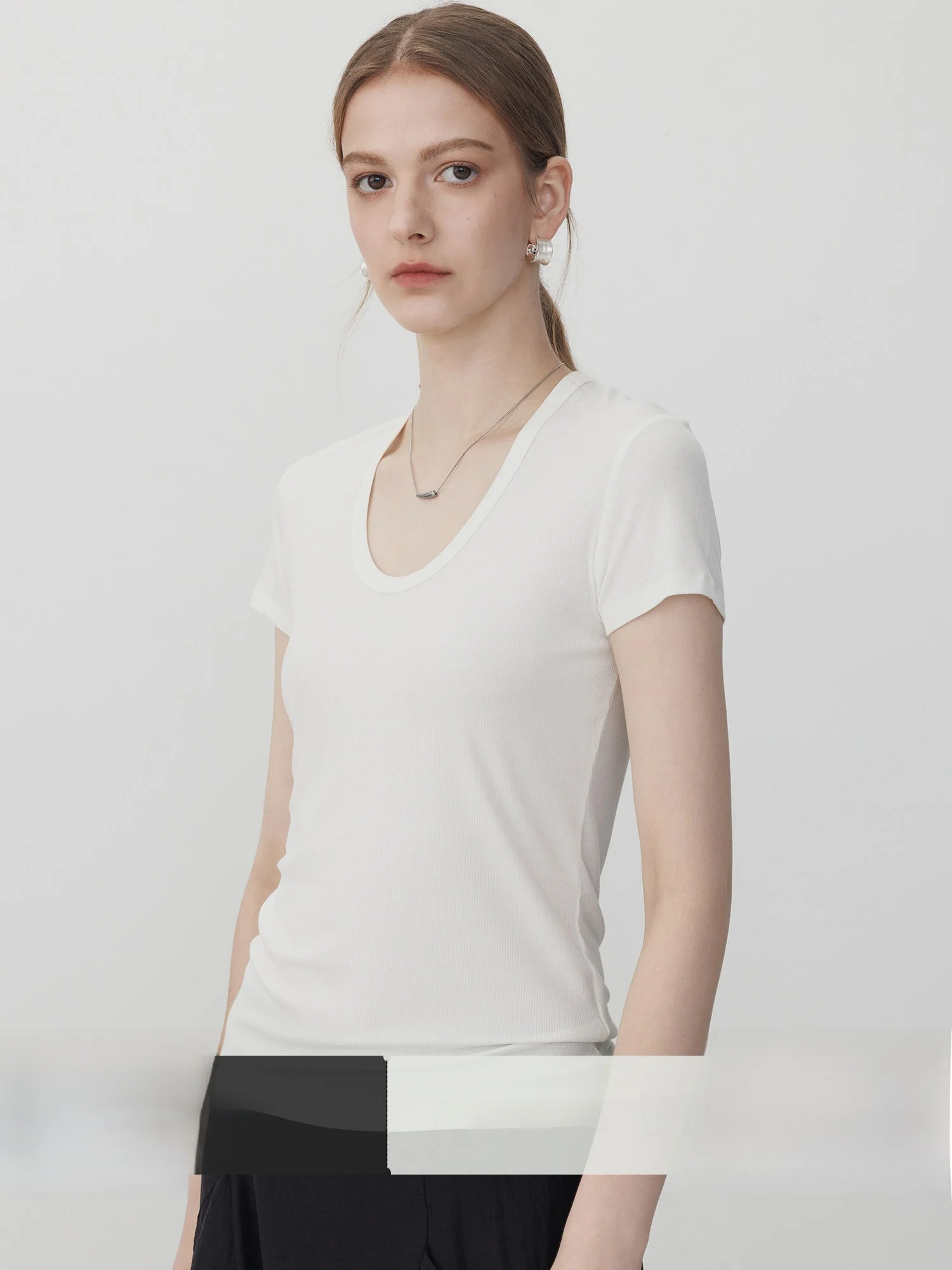 

Silk Short Sleeve U-Neck T-Shirt Women's Summer New Style White Versatile Waist-Cinching Slimming Personality Top