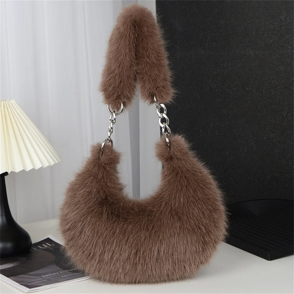 Faux Fur Large Capacity Tote Bag Versatile Handbag For Women Plush Commuting Bag Messenger Shoulder Bga Designer Luxury Bags