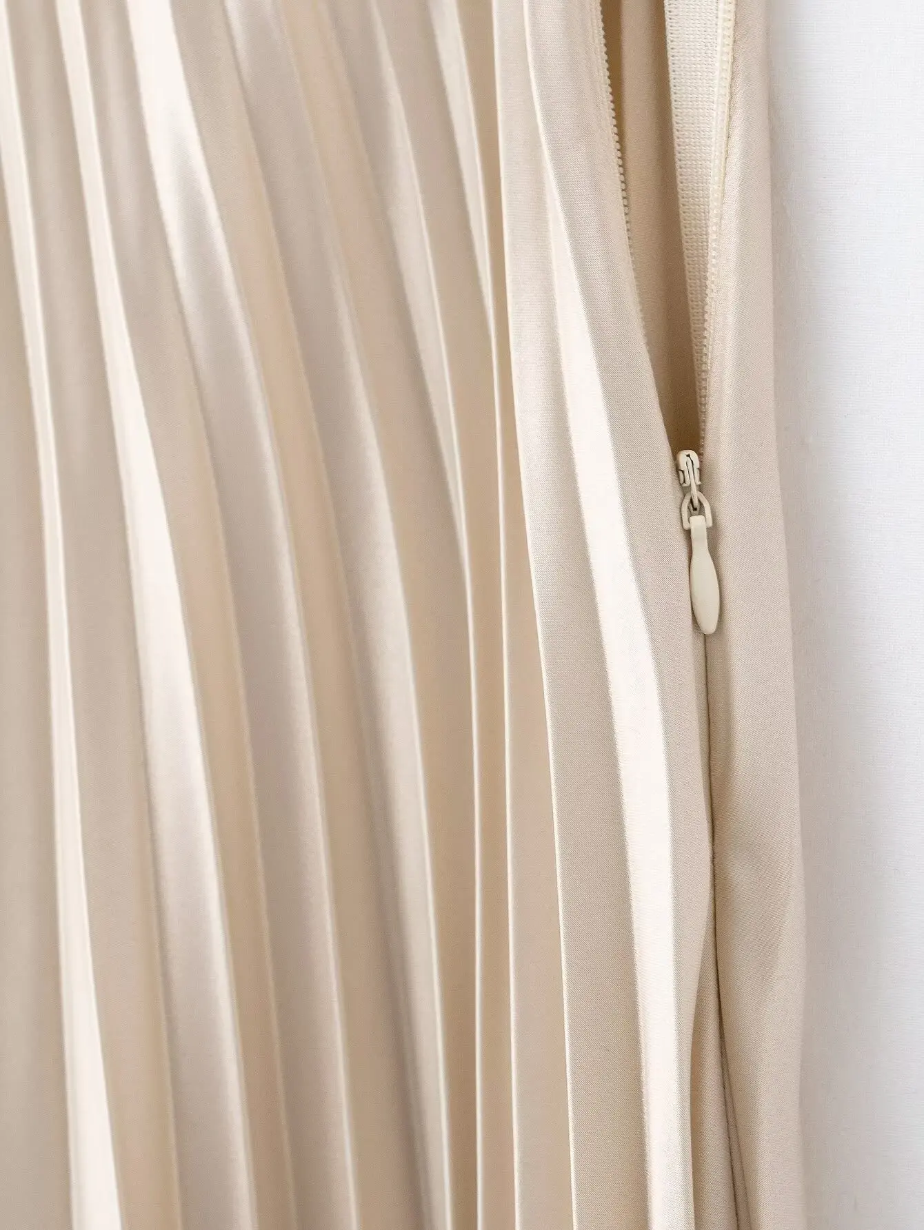 HH Damen Mode Beige A-Linien Midirock Eleganter Hochtaillierter Satin Plissierter Rock 2026 Sommer Neu Lässiger Strand- und Partyrock – Detail 9