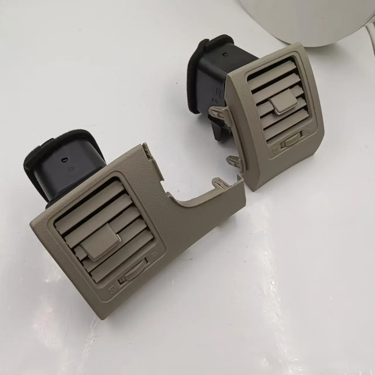 HUIYAN 2PCS Car Dash Air Conditioning Control Side AC Grilles for Toyota Corolla 2008-2013