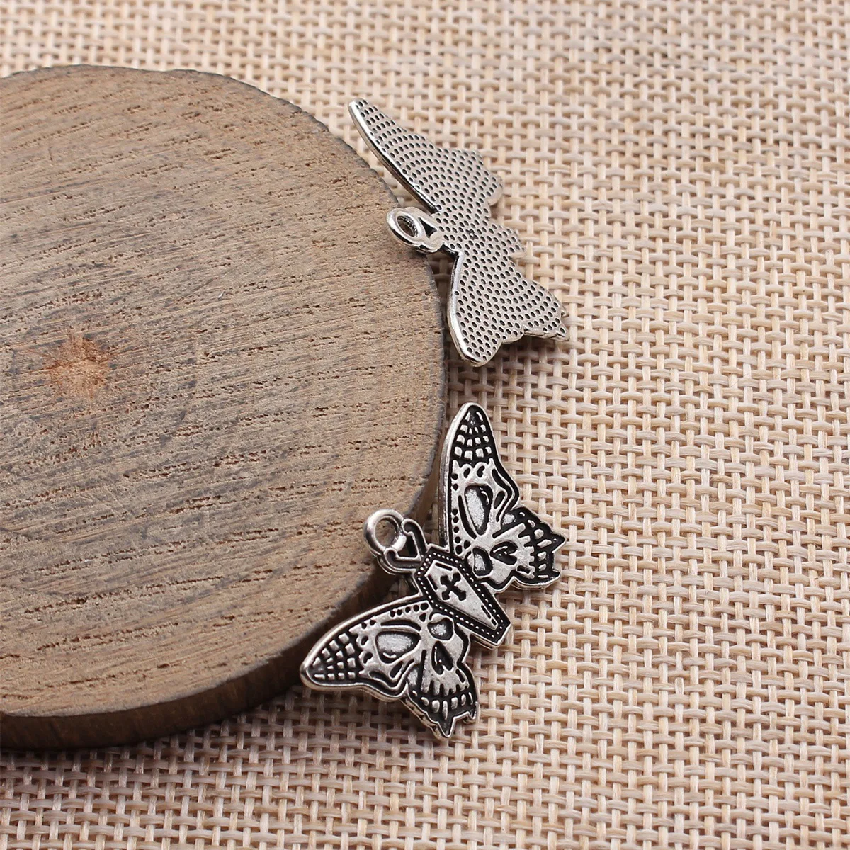 

20pcs 30x19mm(1.18x0.75inch) Antique Silver Color Skull And Coffin Pattern Butterfly Charms Pendants Jewelry Making Accessories