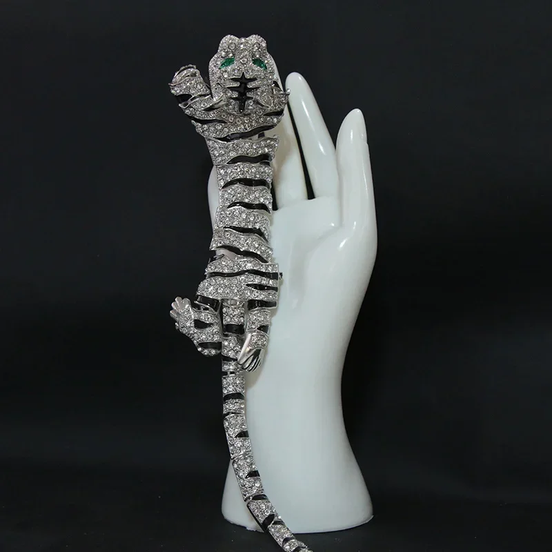 Oversized and exaggerated tiger brooch, hanging collar accessories, shawl accessories view 2