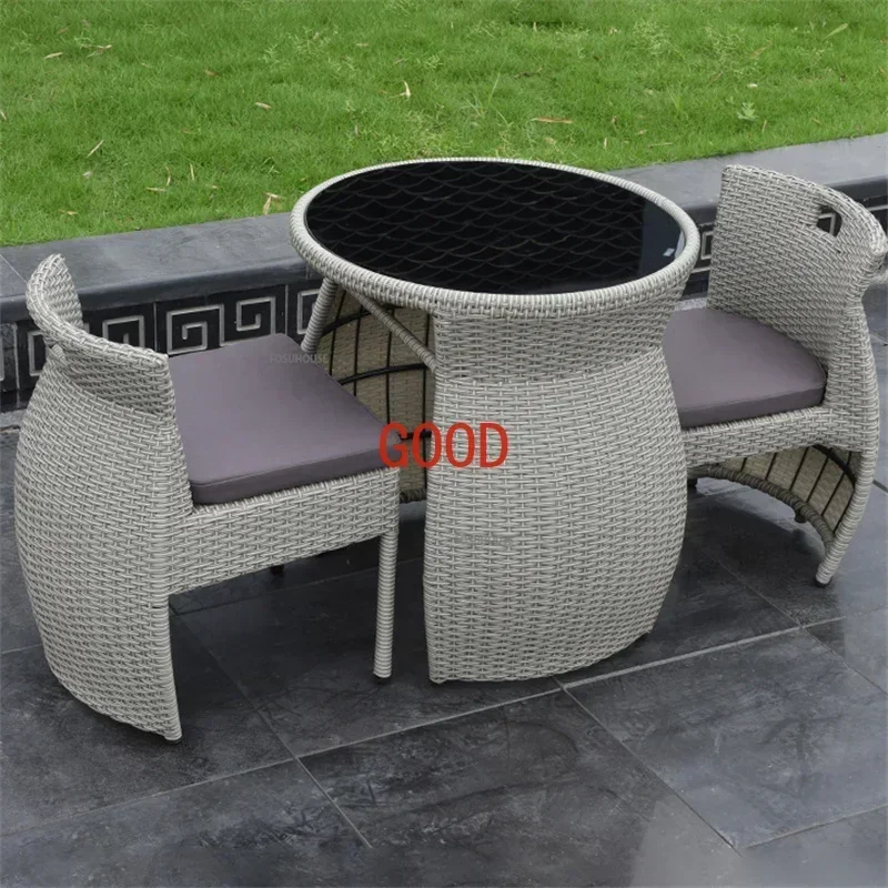 Combinazione moderna di tavolino e sedia da balcone Combinazione di tre pezzi Giardino domestico Patio esterno Sedie in rattan per il tempo libero Mobili in rattan