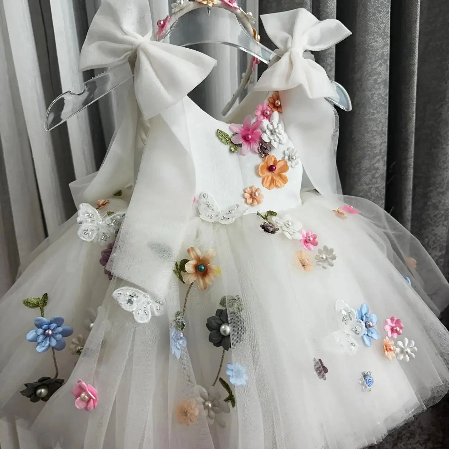 2025 Girls European Style Dress with Floral Details Elegant Princess Gown for Hosting Catwalk & Piano Recital Baby Girl Dress