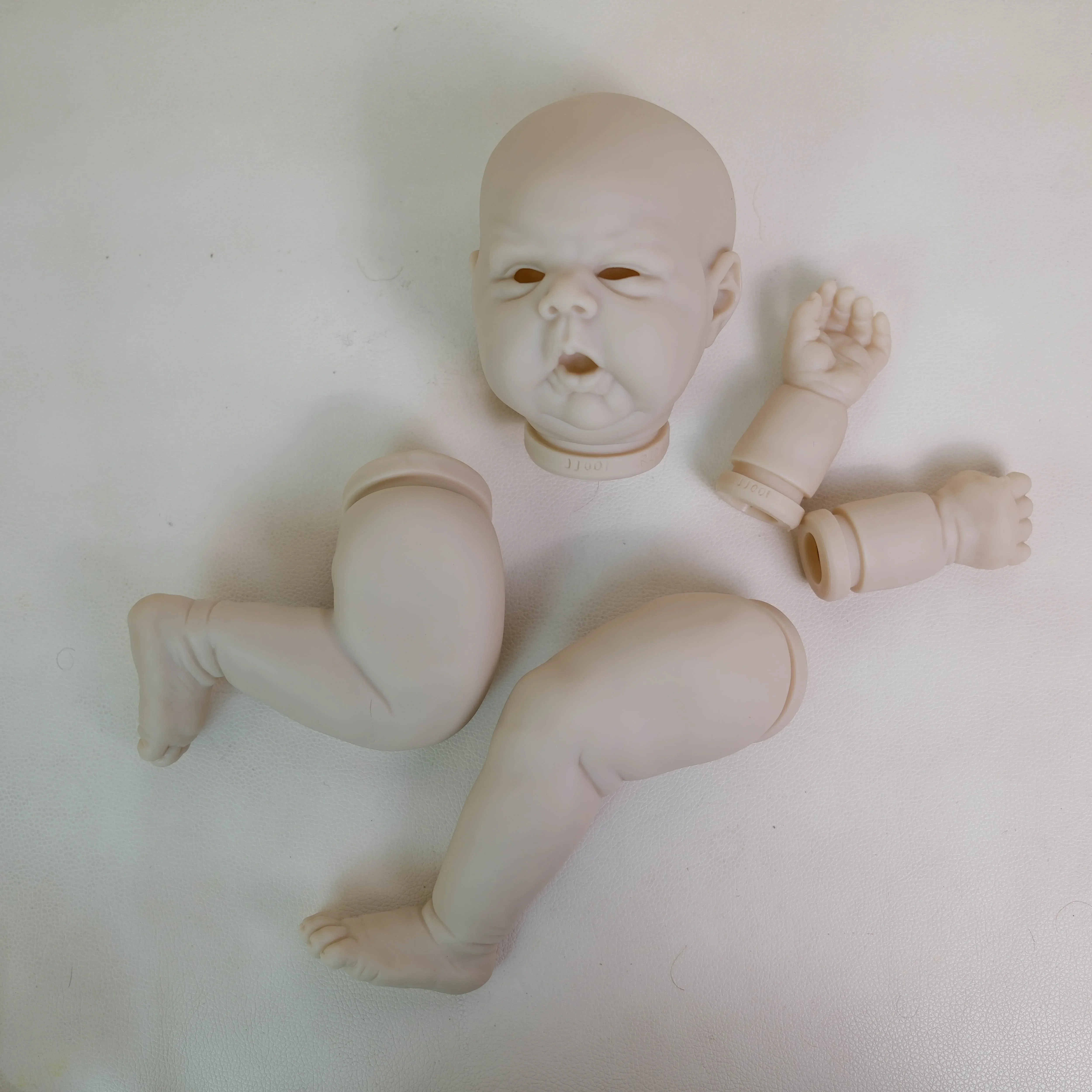 Nieuwe Limited Edition 24Inch Gounchi Reborn Doll Kit Hoge Kwaliteit Onvoltooide DIY Lege Pop Onderdelen Met Doek Lichaam en Ogen