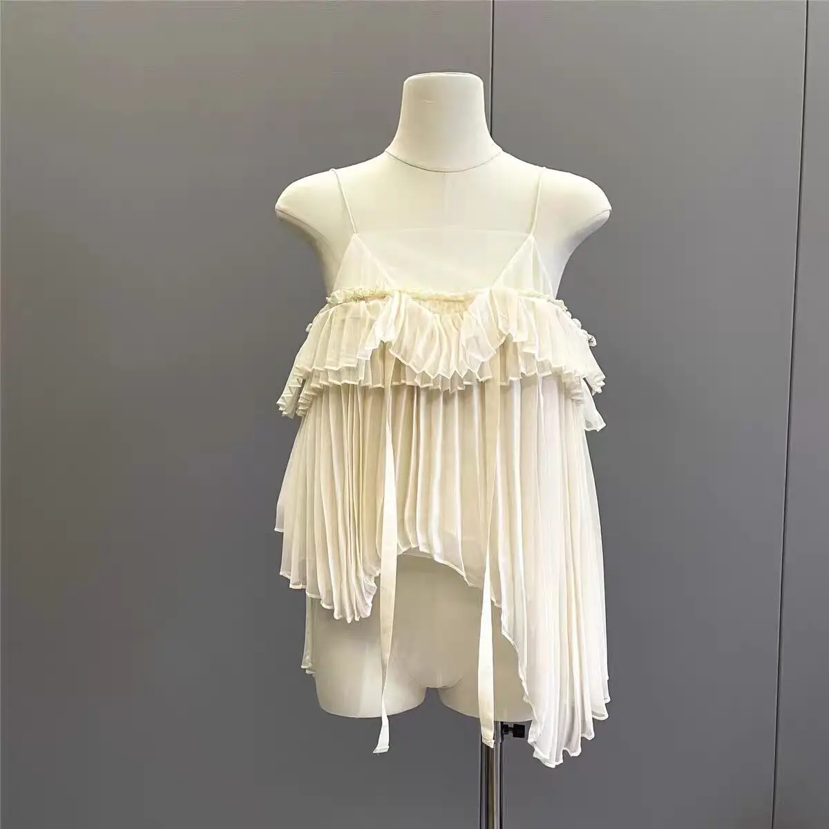 

Ruffle edge mesh patchwork suspender vest with new irregular pleated design niche top lace top crop top