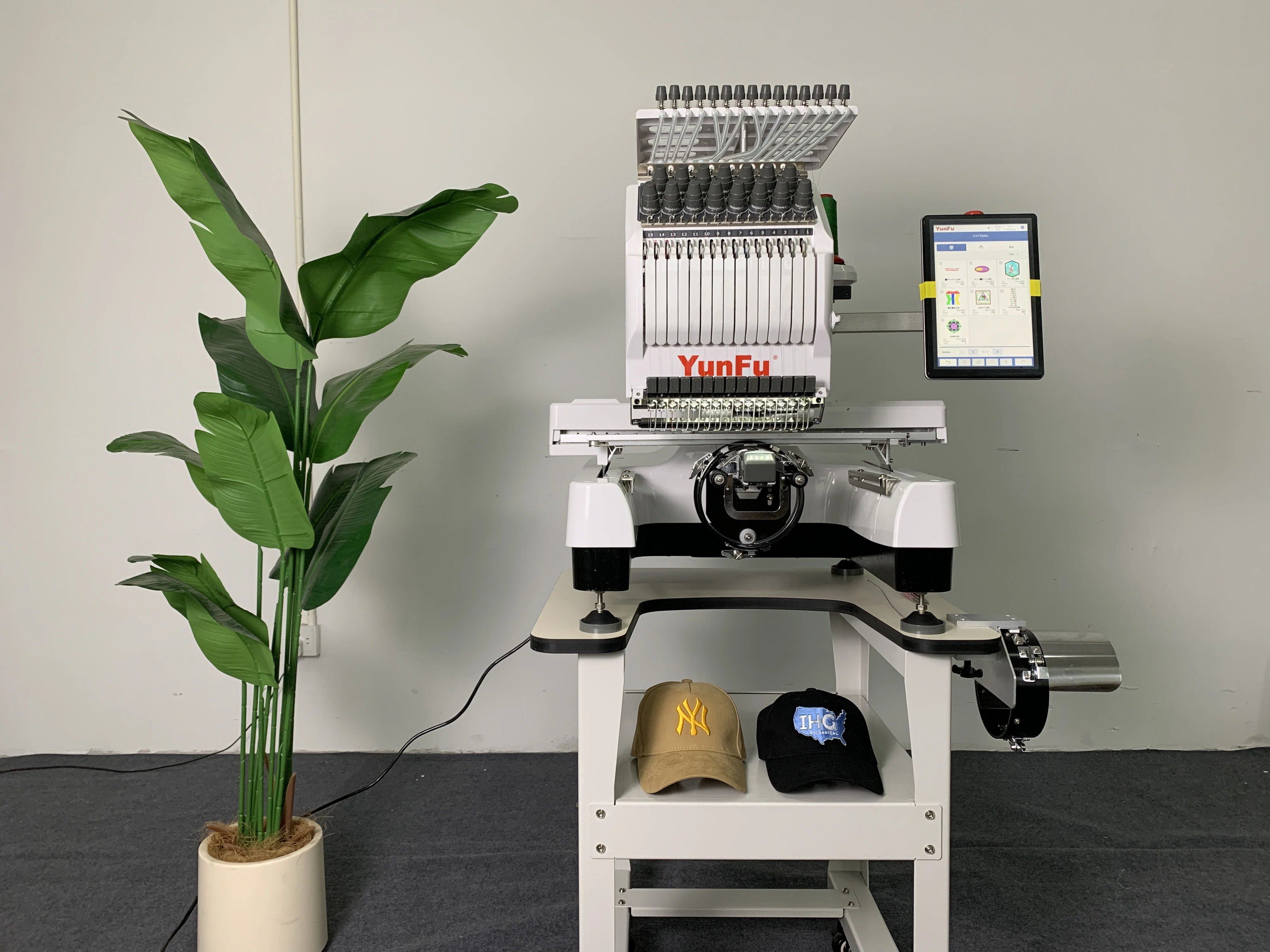 Single Head Flat Computerized Embroidery Machine 15 Needles 240x400mm 1200 RPM Home Use New