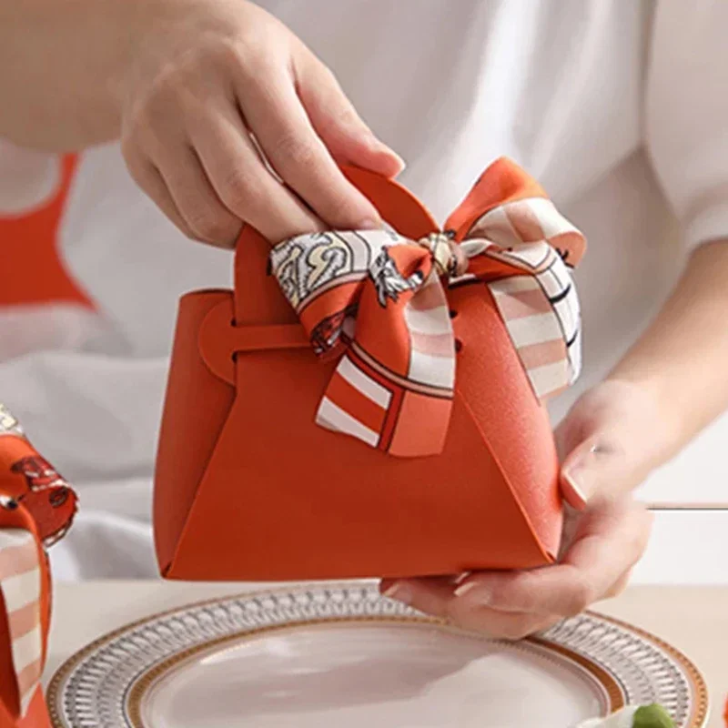 20PCS Leder Geschenk Taschen Bogen Band Verpackung Tasche Hochzeit Gunsten Verteiler Taschen Weihnachten Süßigkeiten Verpackung Box Mini Handtasche – Detail 14