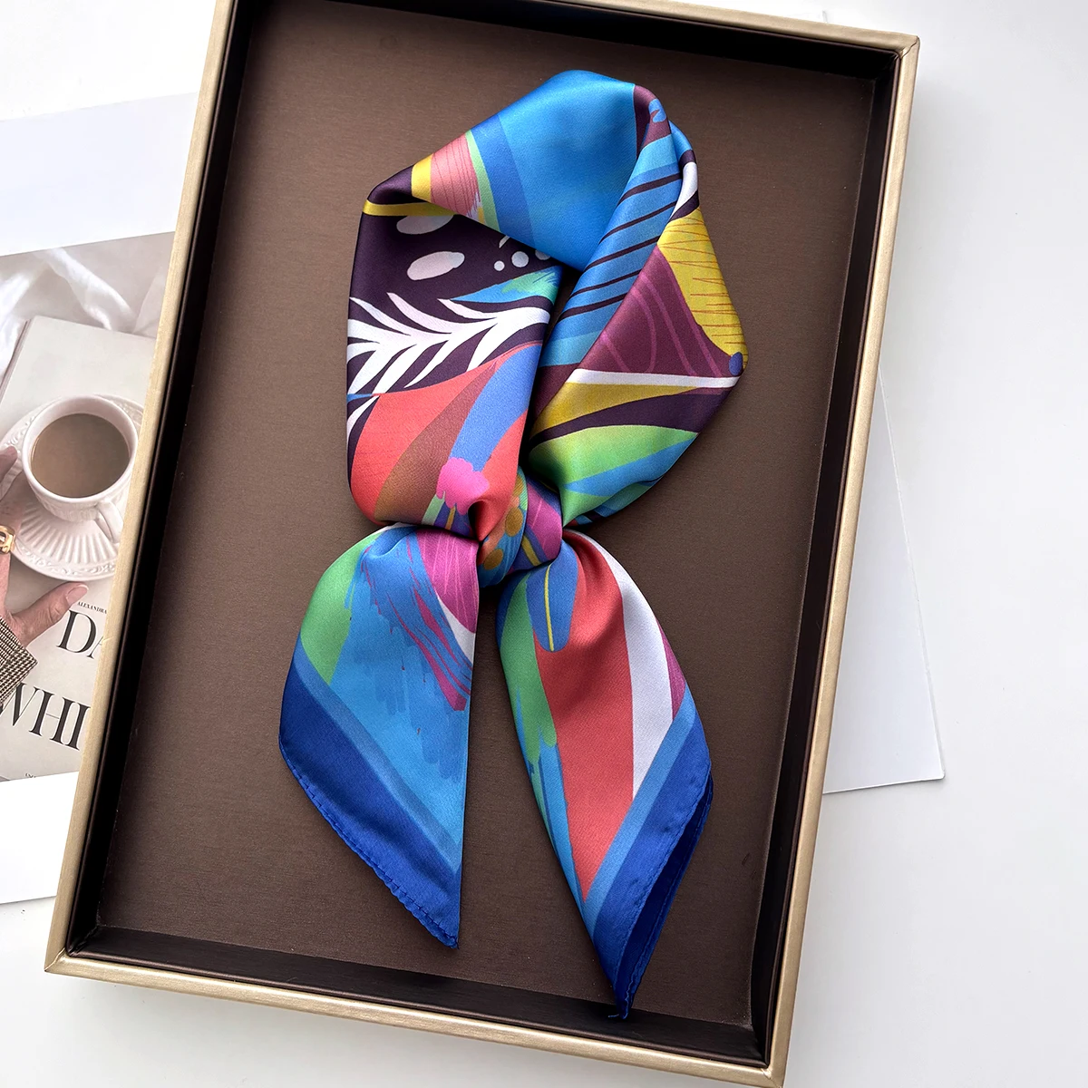 Luxuriöses Design Quadratischer Schal für Damen Blumendruck Saisonale Dekorative Halstuch Hijab Foulard Stirnband Bandana Schals – Detail 8