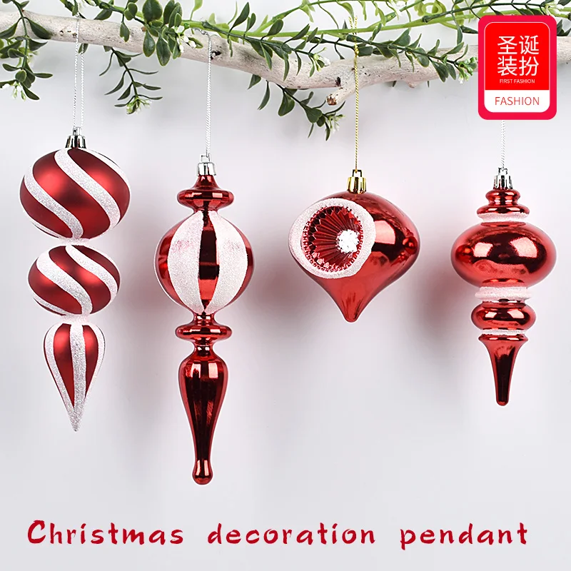 Christmas tree decoration with red and white gourds, onion balls