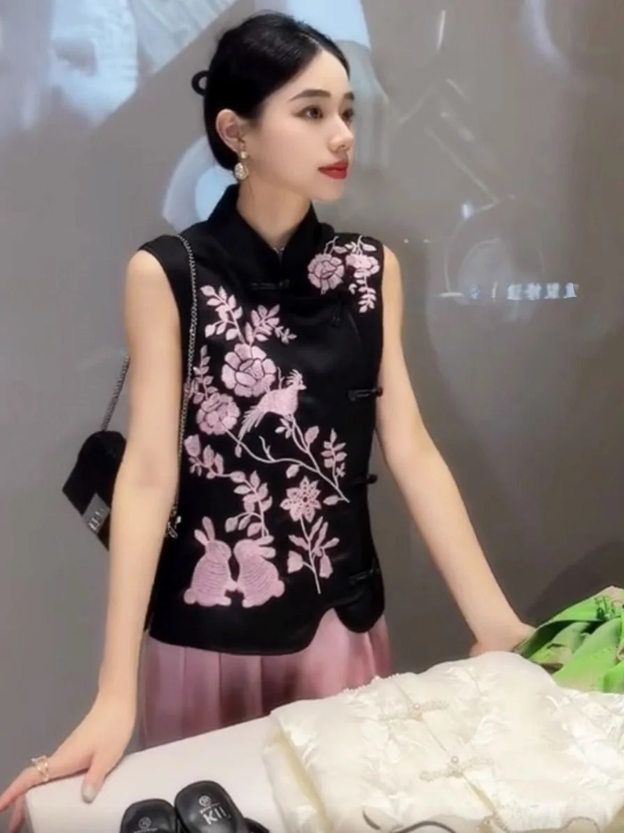 เสื้อแจ็คเก็ตปักลายสไตล์จีนใหม่สำหรับผู้หญิง ฤดูใบไม้ผลิ ฤดูร้อน 2025 คอตั้ง ติดกระดุม เสื้อกั๊กผู้หญิง