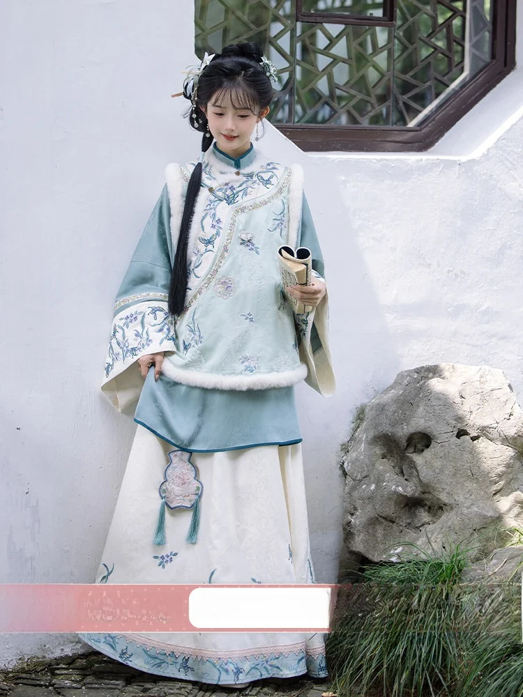 

Chuan Dai Time Ele Вышитый шелковый комплект из топа и юбки с меховым узором и цветочным узором Традиционный китайский женский ханьфу...