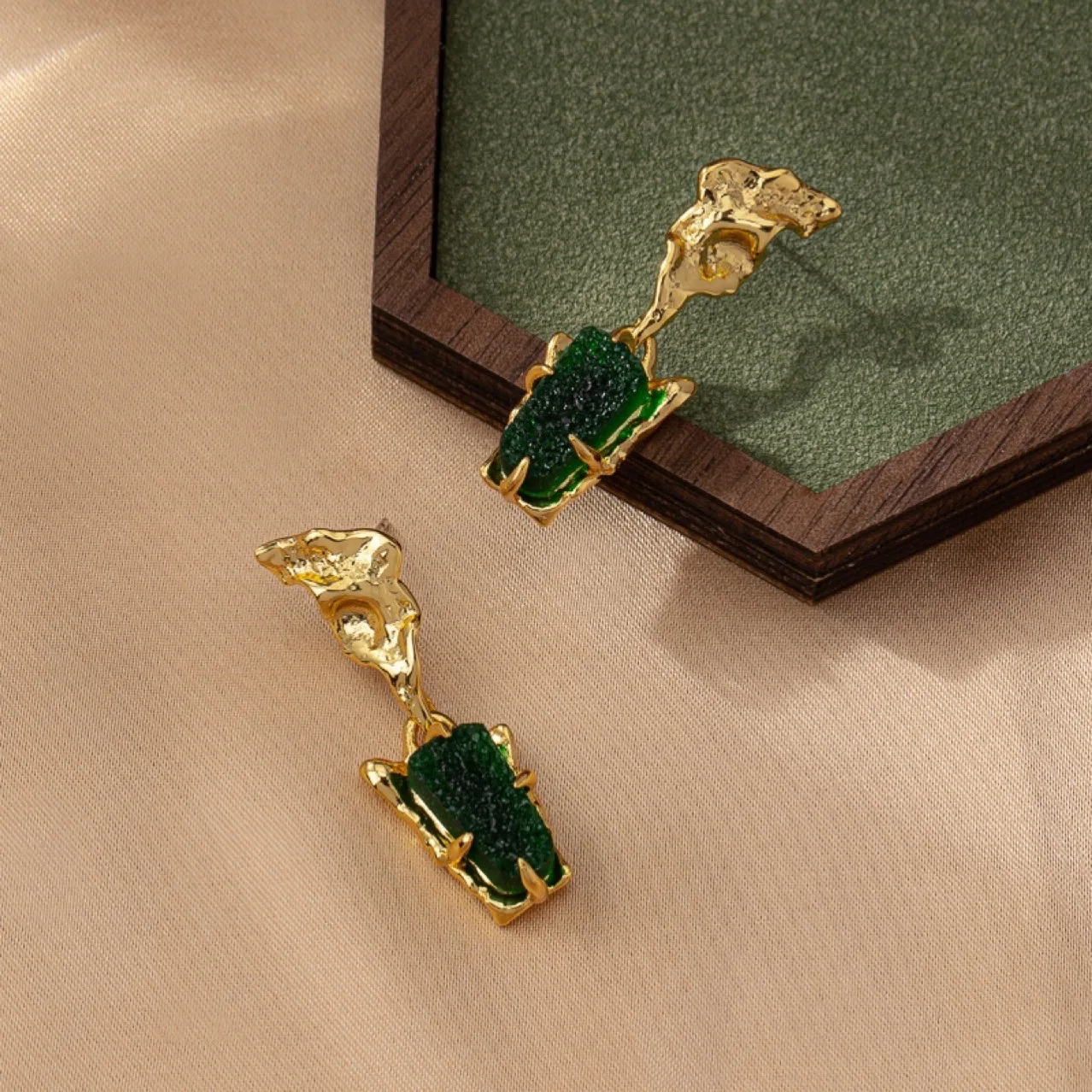 2025 Fashion Trendy Casual Earrings - Copper Gold-Plated Curved Surface, Crystal Simulant Tooth-Shaped Metal Jewelry