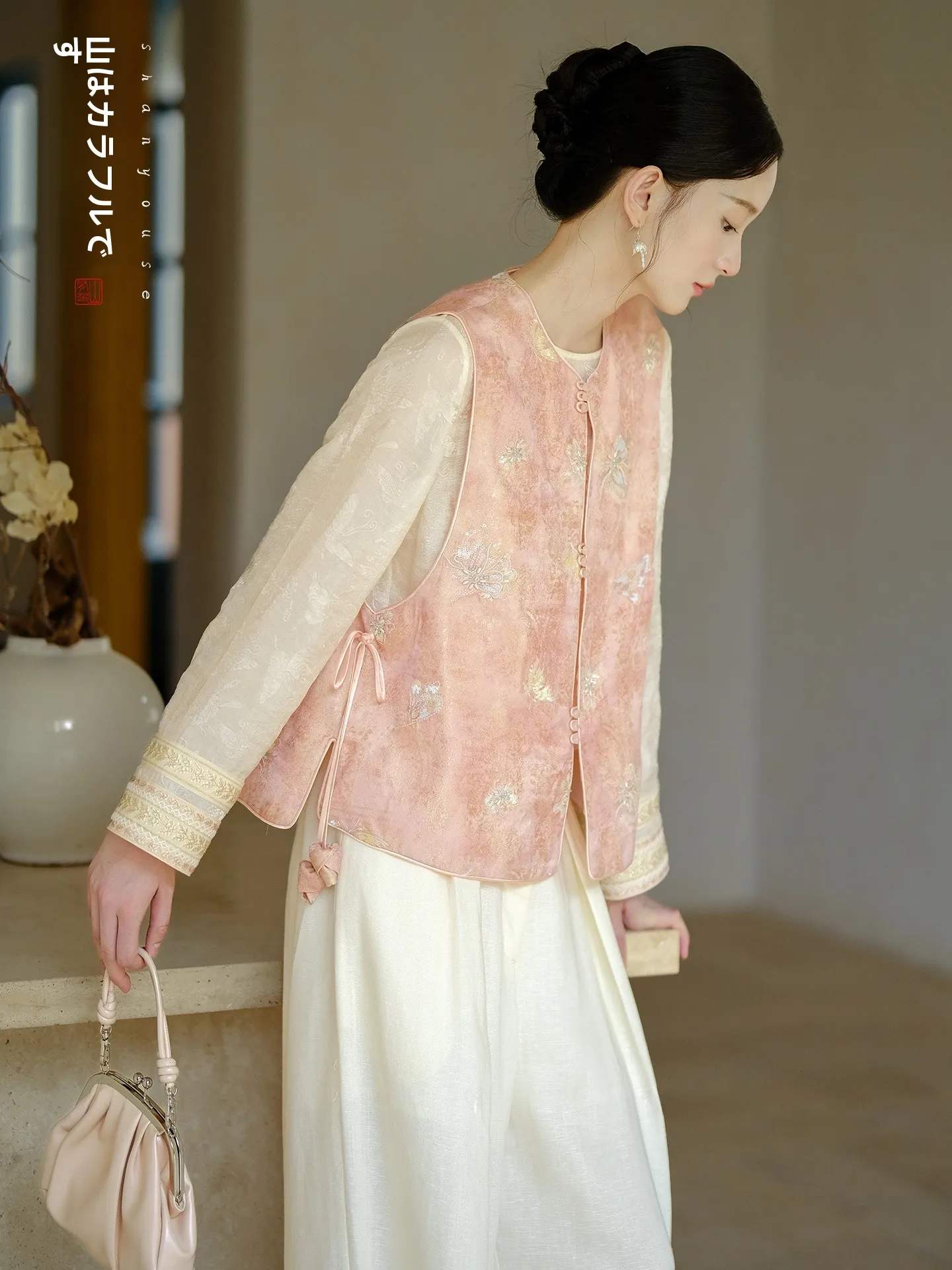 

Куртка-жакет с вышивкой в китайском стиле «Горное цветное песочное сердце», новая осенняя коллекция 2025 года, для свиданий и встреч, в традиционном национальном стиле