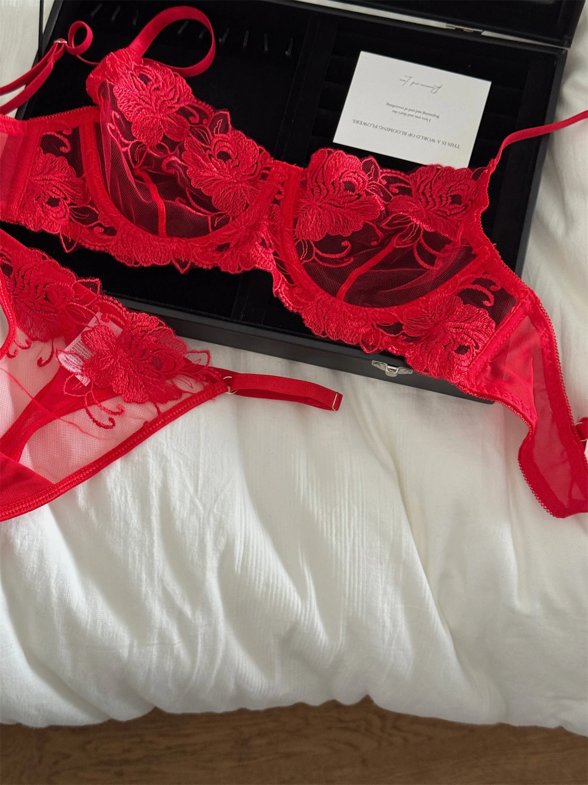 Red bra female lace embroidered flowers underwear sexy lace small fresh push up lingerie large breasts show small bra set