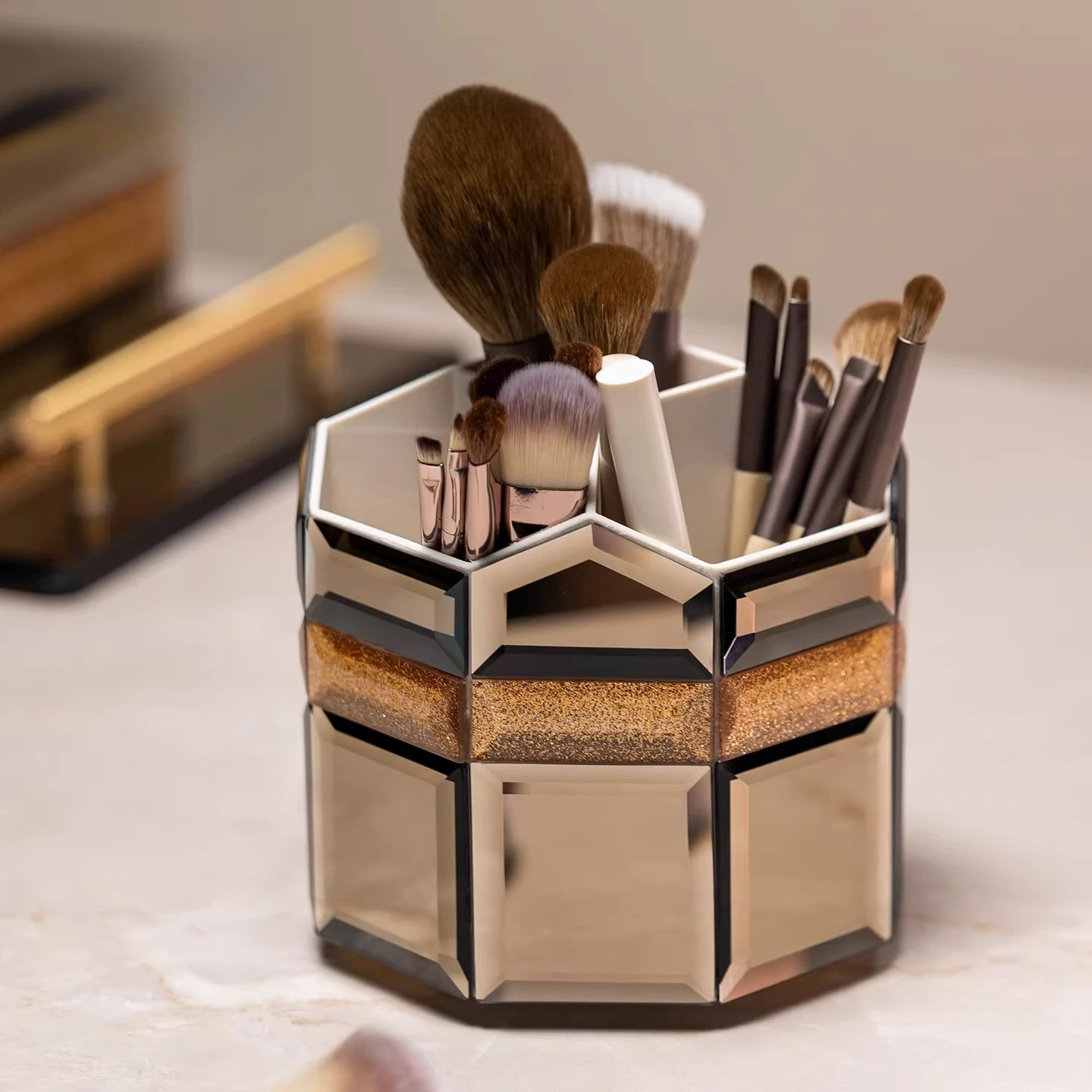 Cosmetic storage box: rotating dustproof makeup brush organizer, dressing table, tabletop, lipstick, eyeshadow shelf