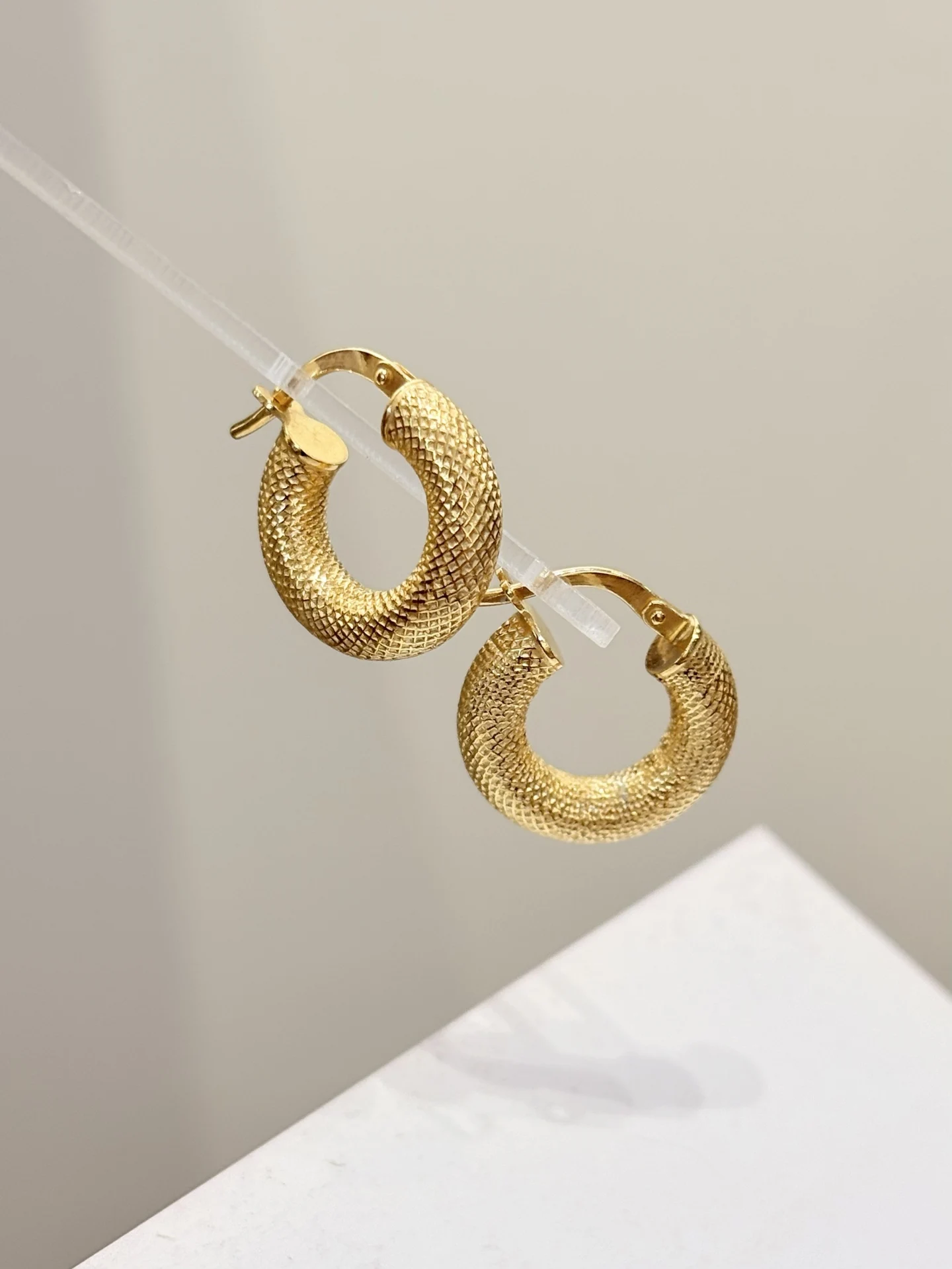 

Italian Honeycomb Hoop Earrings: Timeless Elegance and Modern Style-Rivals Fine Jewelry. Uncompromising Quality