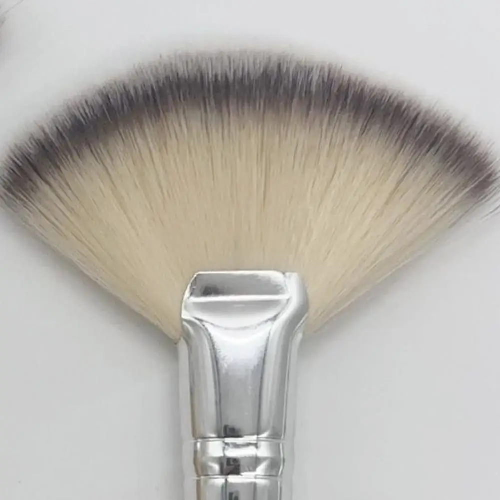 Fan-shaped Makeup Brush Compact Makeup Brush 4pcs Facial Fan Brush Set Wooden Handle Makeup Brushes Soft Fluffy for Esthetician