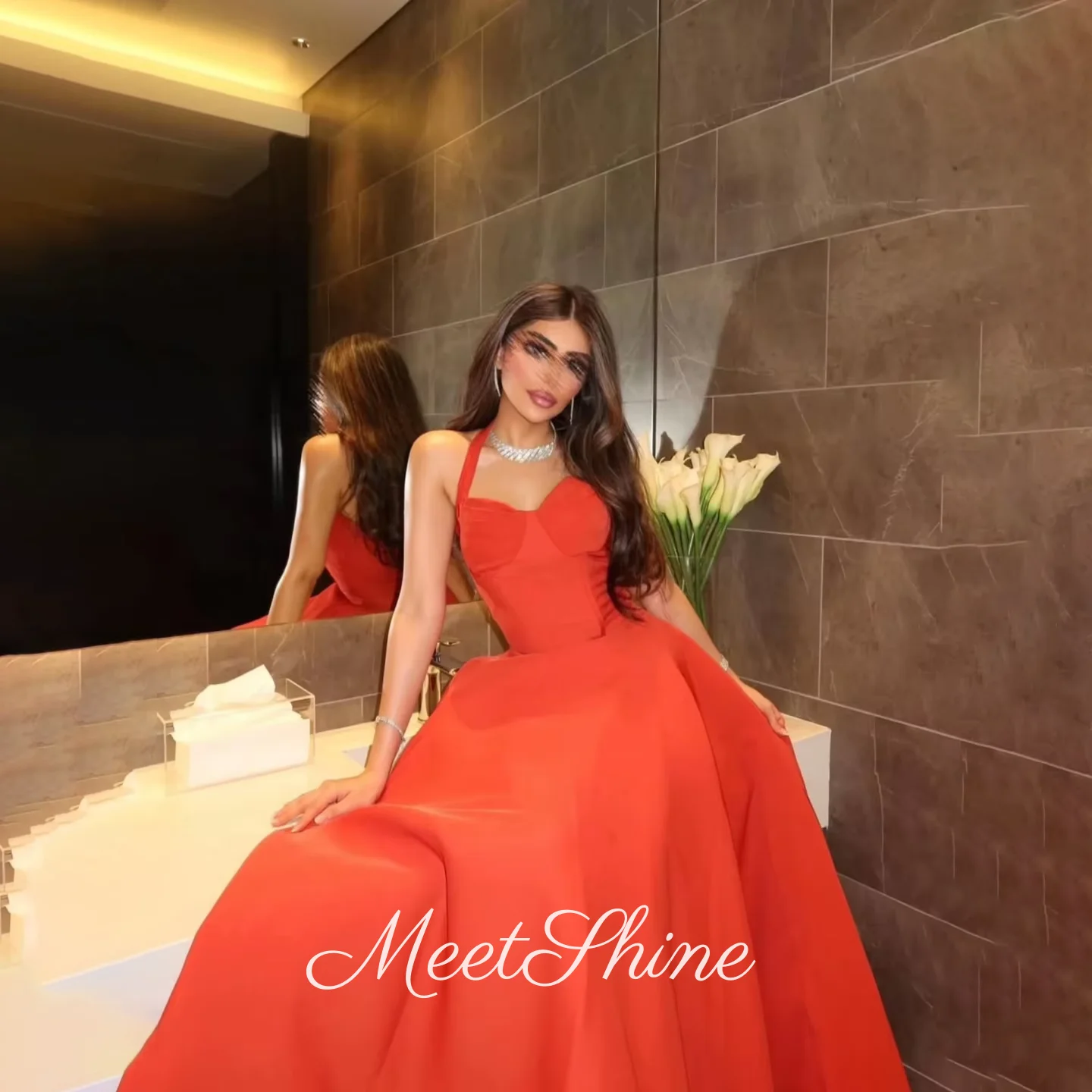 エレガントな A ライン恋人ウエディングドレス女性のためのストラップレスイブニングドレスカスタマイズされたサテンフォーマルウェディングパーティードレス 2025