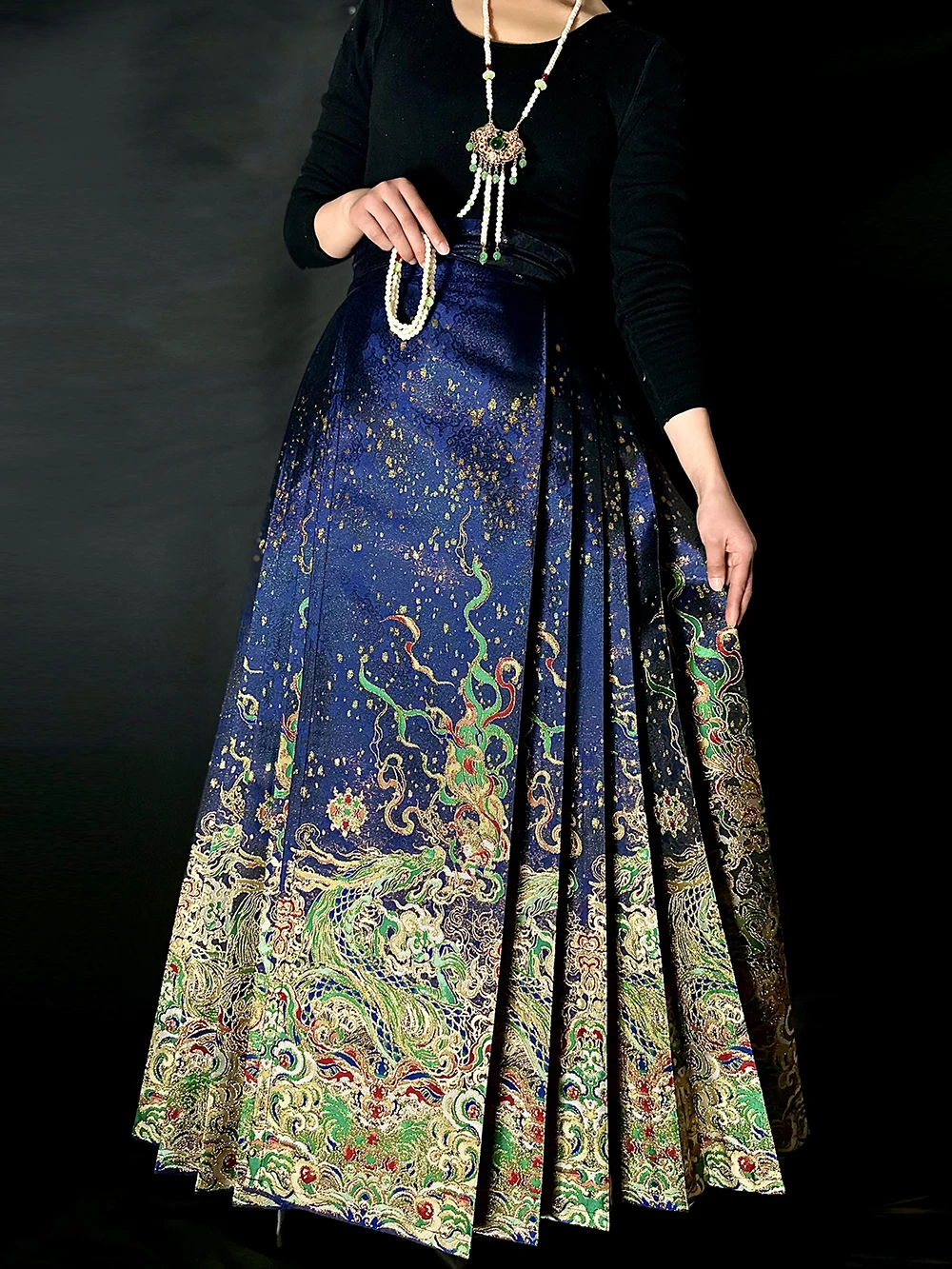 

Original Heavy Embroidery Gold Weave Imitation Flower Man Tail Skirt New Chinese Sle Hanfu Skirt High Waist A-Line Skirt