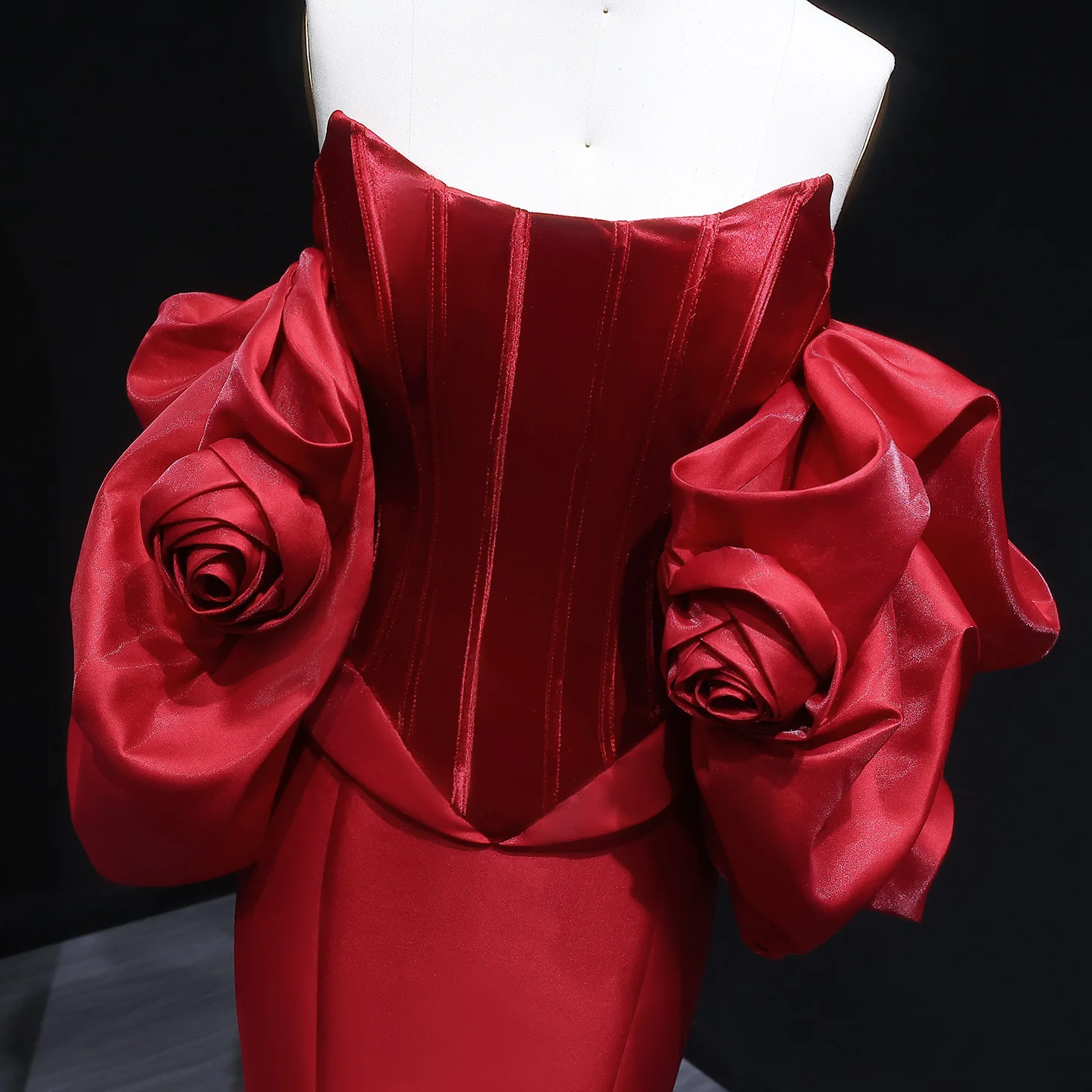 Sharon Said Elegantes weinrotes Meerjungfrau-Abendkleid mit Umhang, 3D-Blumen, Rüschen, Satin, Damen-Hochzeitsparty-Kleider SF200, individuell gestaltet