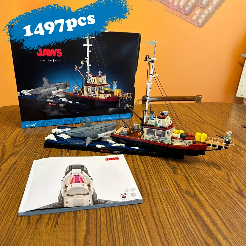 

2025 New 21350 Great White Shark Model Pirate Ship Fishing Boat 1497PCS Building Block Set Model Toy Children's Birthday Gift