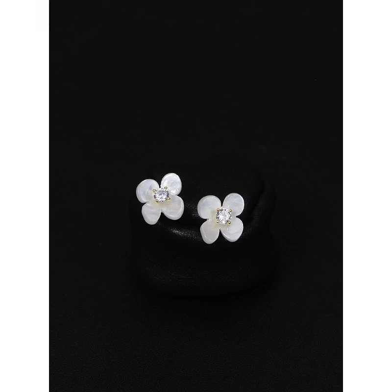 

Flower Earrings Women's Earrings Small Fresh and Elegant Temperament New Popular High-end Earrings