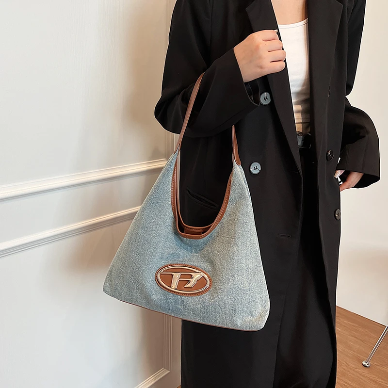 

Retro Sweet Women's Bag - French Niche Crossbody New Style High-End Exquisite European American Casual Fashionable Bag