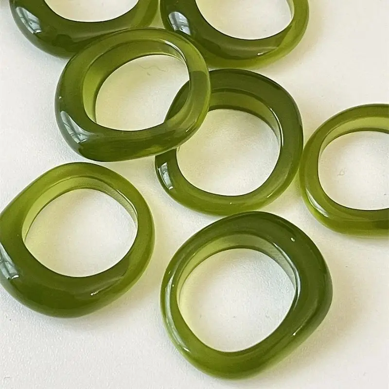 مجموعة مكونة من قطعة واحدة من خاتم الراتنج الأخضر غير المنتظم على الطراز القديم البسيط للسيدات مع مزاج أنيق وحلقة تصميم متعددة الاستخدامات