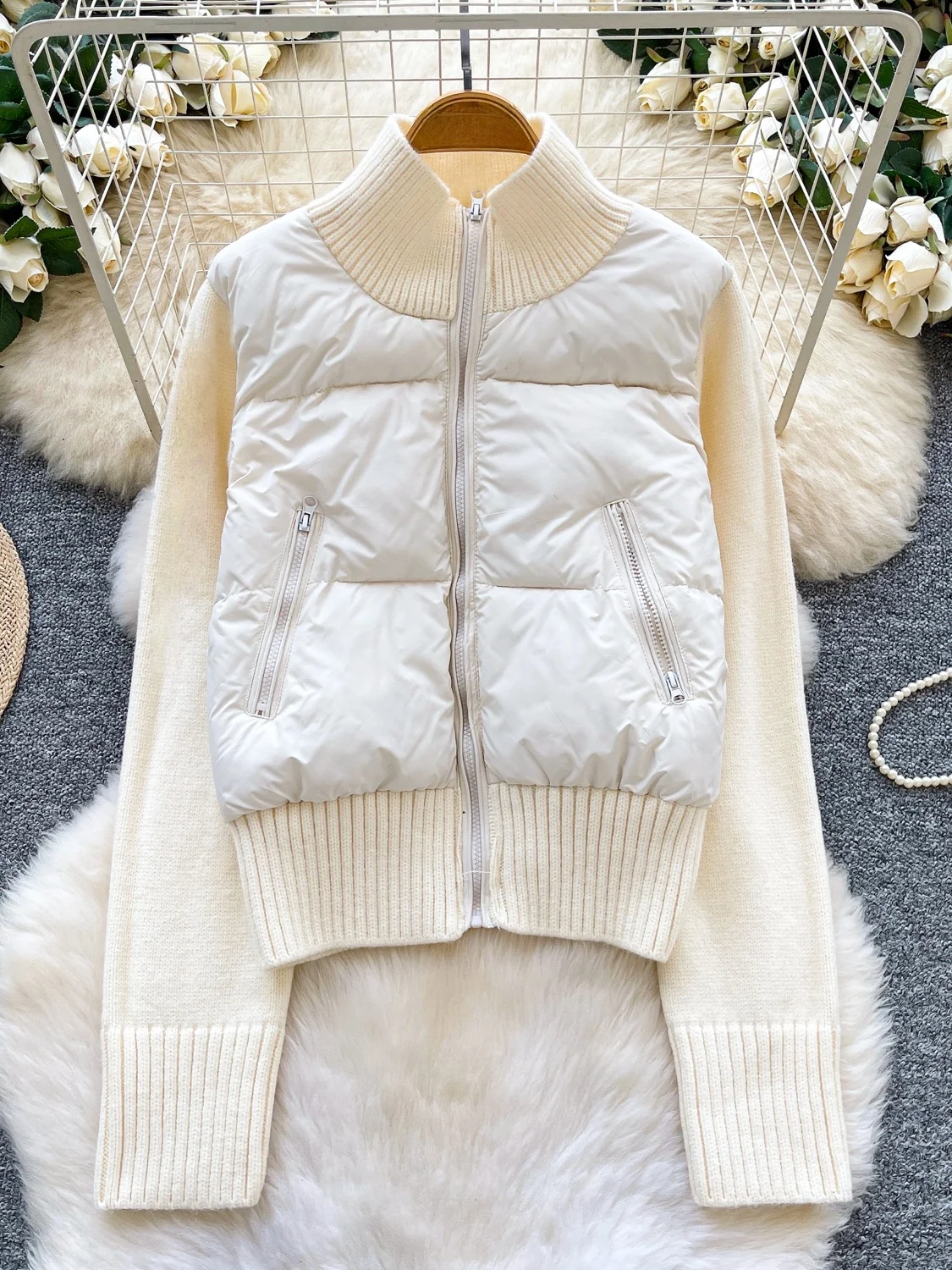 Damska dzianinowa bluza patchworkowa z bawełny, luźny krój, stójka, ciepła, jesienno-zimowa, casualowa, uniwersalna odzież wierzchnia.