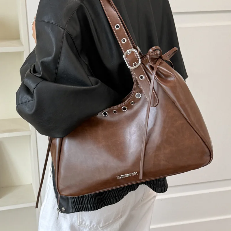 Retro Rivet Large Capacity Handbag PU Leather Casual Handbag Shoulder Bag Crossbody Bag Daily Commuting Travel Tote Bag