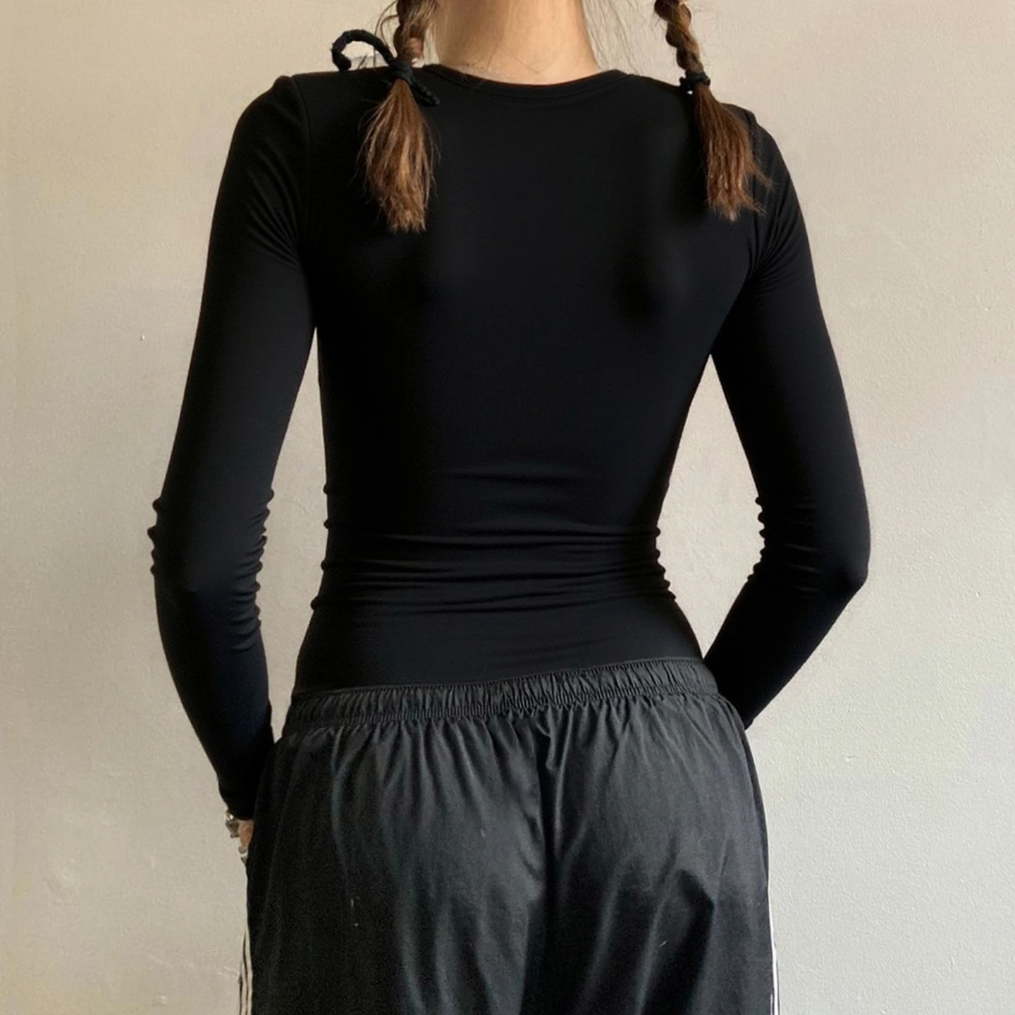 SUCHCUTE Vintage Grunge Y2K Top für Damen, Wickel-Design, V-Ausschnitt, Blauer Kontrast-Blumendruck, Schulterriemen zum Binden, Schmal geschnittenes Langarmshirt für Ausgehzwecke – Detail 11