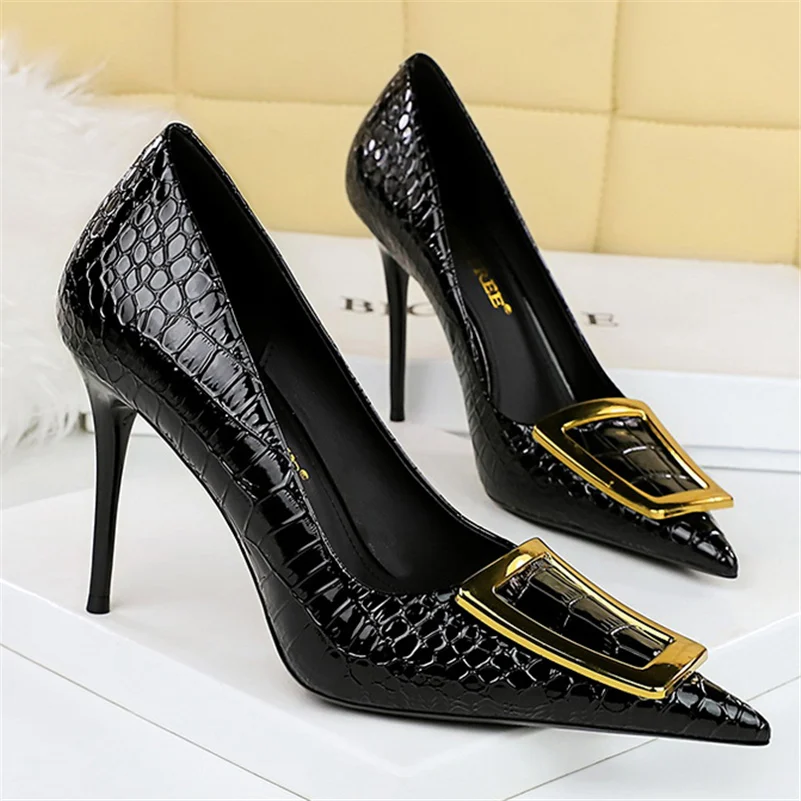 Women 10cm High Heels Pumps Pointed Toe Metal Buckle Heels Lady Serpentine Glossy Patent Leather Wedding Event Green Nude Shoes