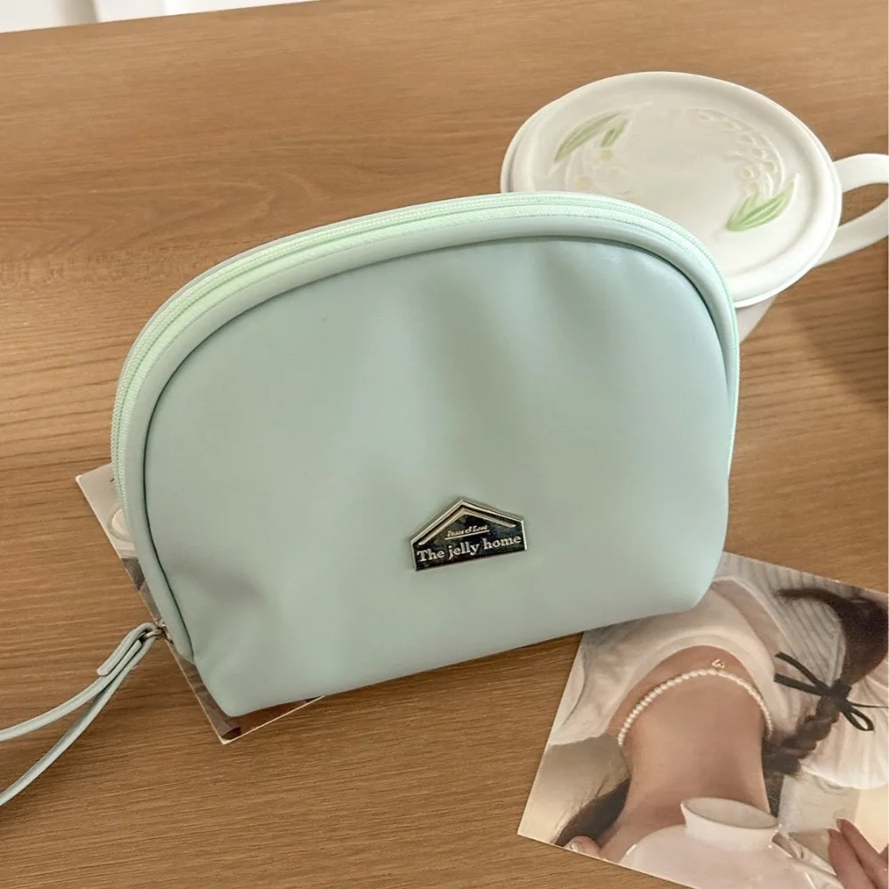 Minimalist Solid Half Moon Cosmetic Pouch Portable Hand Wrist Makeup Bag for Lipstick Makeup Brushes Travel Storage